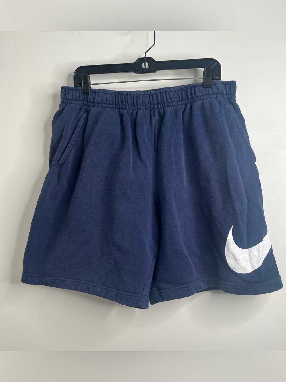 Nike Navy Blue Men Shorts XL White Swoosh Logo Drawstring Pockets Athleisure Gym